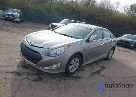 2011 Hyundai Sonata Hybrid z USA, uszkodzony, nr VIN KMHEC4A48BA006546